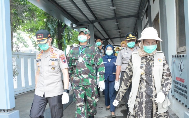 Ratusan Personel Gabungan Gelar Aksi Semprot Disinfektan di Kabupaten Brebes