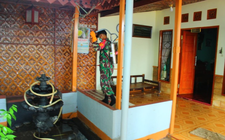 Puluhan Rumah Warga di Lokasi TMMD ke 107 Kodim 0508/Depok  Disemprot Disifektan
