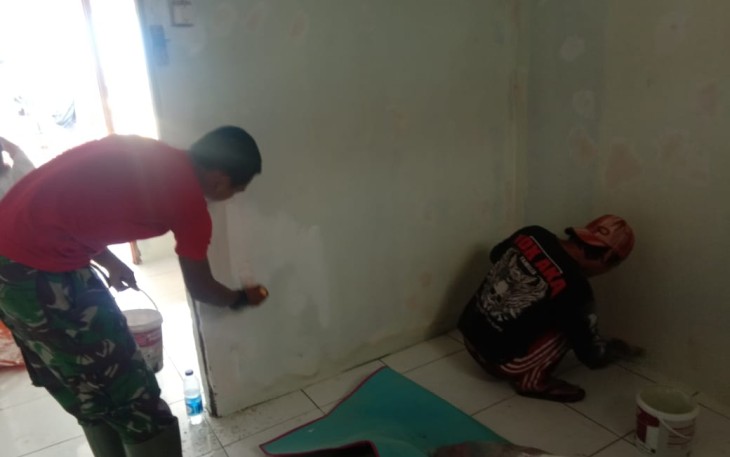 Rumah Nyai Marni Diperbaiki Satgas TMMD ke 107
