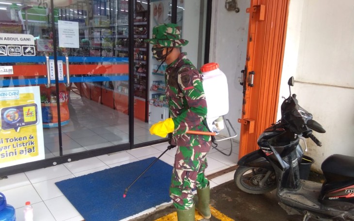 Warga Diberi Pemahaman Covid-19 dan Penyemprotan Disinfektan