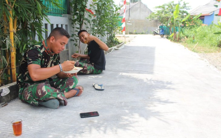 Menikmati Hasil Lelah Bersama ala Satgas TMMD 107 Kodim 0508/Depok
