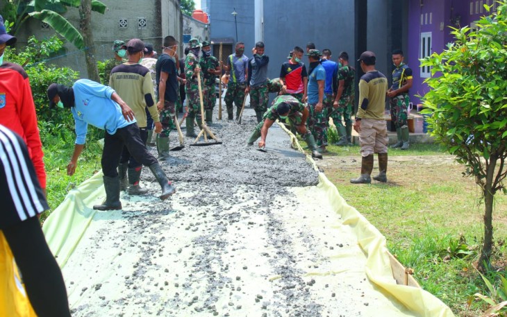 Satgas TMMD Optimis Jalan H. Amin Tepat Waktu Selesai
