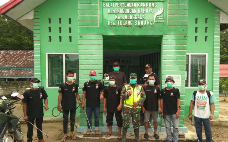 Kampung Keagungan Rahayu Lakukan Penyemprotan Disinfektan di Fasilitas Umum