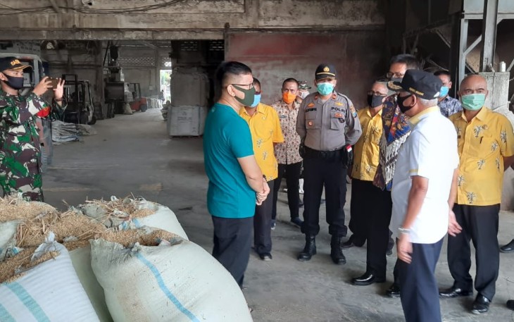 Bupati Surya Kunjungi Gudang Bulog