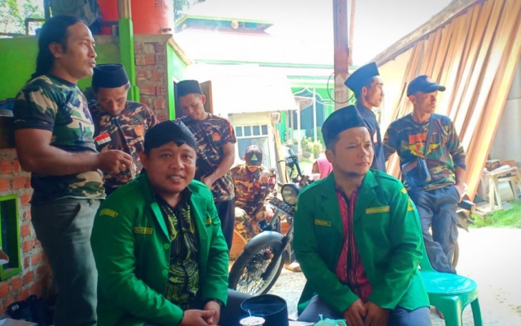 Pujo Santoso (kiri)