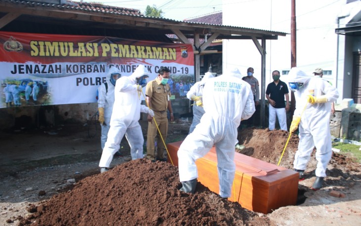 Anggota Polres Batang Dilatih Pemulasaraan Jenazah Pasien Covid-19