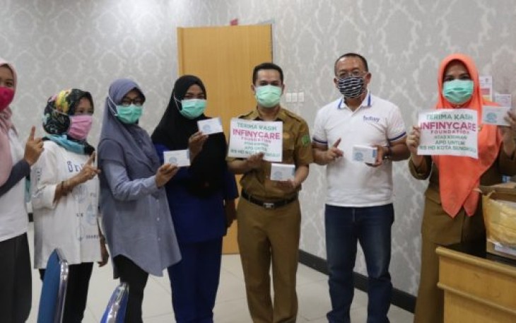 PT Infiny Niaga Abadi Beri Bantuan APD dan InfinyCal ke RSHD Kota Bengkulu 