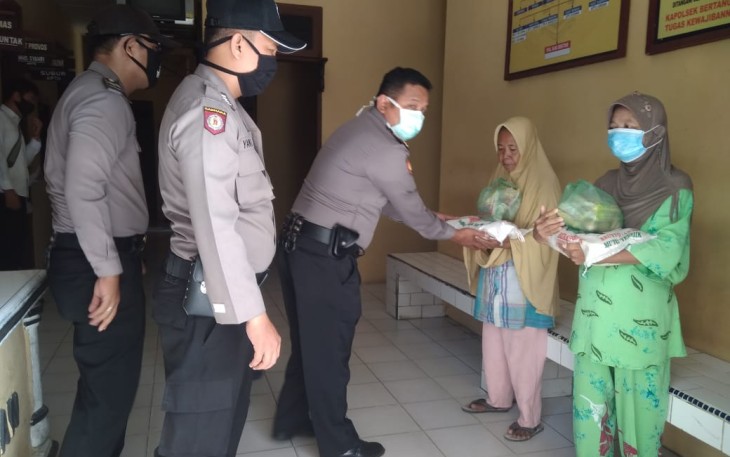 Polsek Silangkitang Berbagi