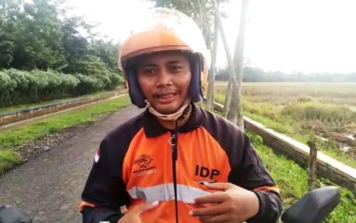 Pengaspalan Jalan TMMD Reguler Pekalongan Mempermudah Pekerjaan Petugas Pos Kesesi