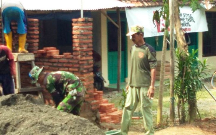 Linmas Pantirejo Menyambut Baik Pembangunan Pos Kamling TMMD Reguler Pekalongan