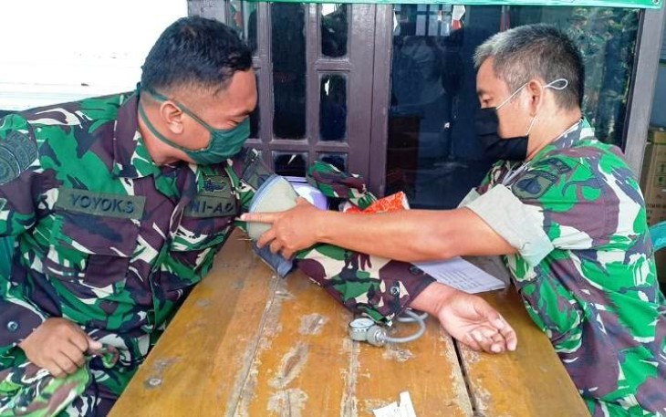 Kesehatan Satgas TMMD Reguler Pekalongan Cek Temperatur Anggota Satgas