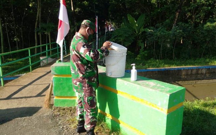 Sarana Cuci Tangan Disiapkan di Peresmian Jalan TMMD Reguler Pekalongan