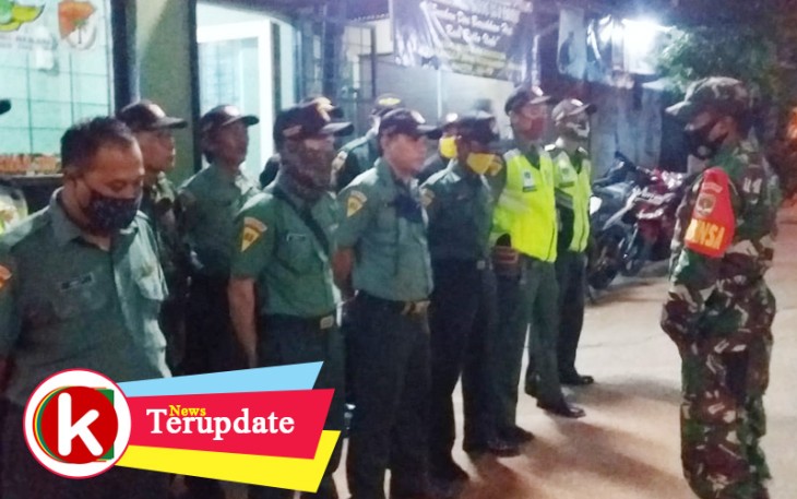 Babinsa Koramil 03/Teluk Pucung Pimpin Pelaksanakan Patroli PSBB
