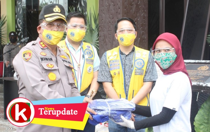 Kapolres Batu Bara AKBP Ikhwan Lubis SH MH saat menerima APD