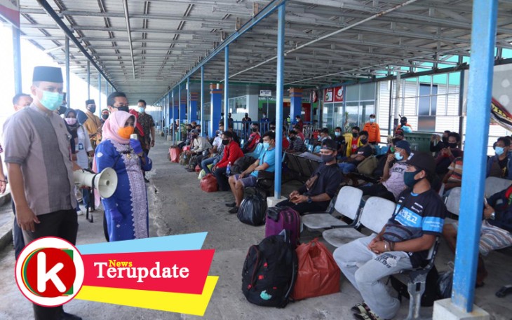 Plt Walikota Tanjung Pinang Rahma Hj. Rahma S. IP saat memberikan imbauan pasca pemulangan 72 Warga Sambas dan Mempawah
