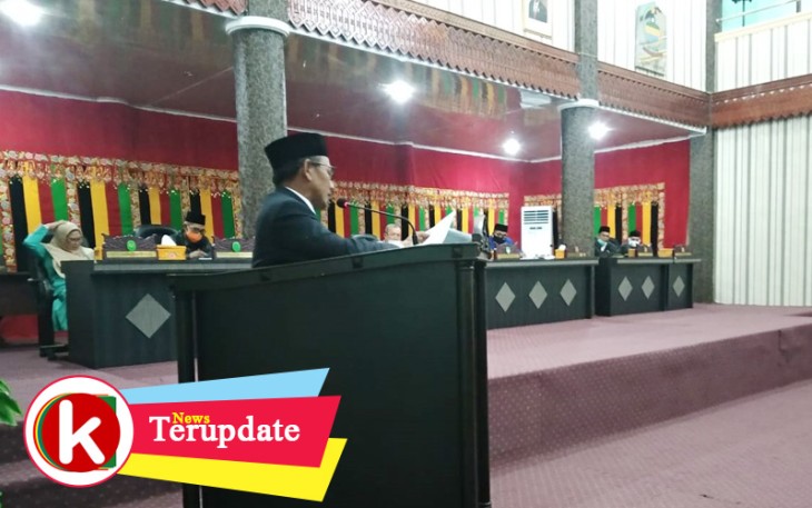 Para unsur Forkopimda saat mengikuti rapat paripurna DPRK Aceh Singkil di gedung wakil rakyat setempat.