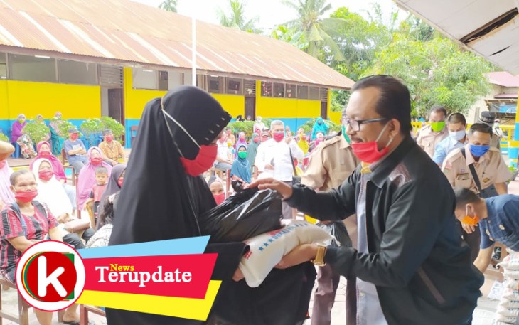  Membantu Beban Sesama