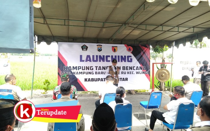 Bupati Rijanto saat memberikan sambutan dalam acara Peluncuran Kampung Tangguh Bencana di kelurahan Beru, kecamatan Wlingi, kabupaten Blitar. (foto: Faisal NR / Klikwarta.com) 