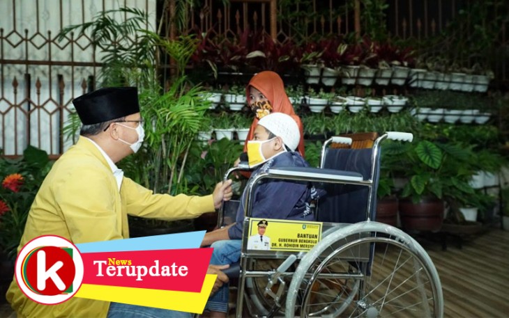Penyandang Disabilitas di Rejang Lebong Dapat Bantuan Kursi Roda dari Gubernur