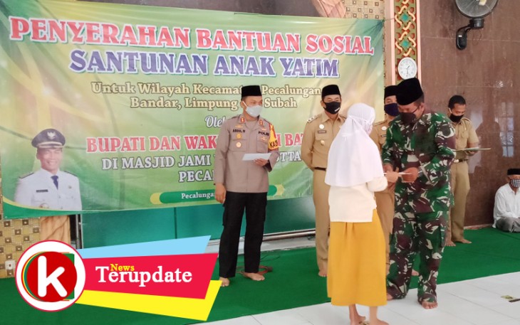 Forkopimda Batang Bagikan Bantuan Sosial Untuk 1.500 Anak Yatim Piatu 