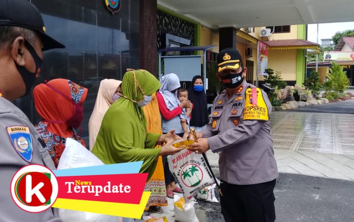 Kapolres Batu Bara Beri Sembako Pada Masyarakat