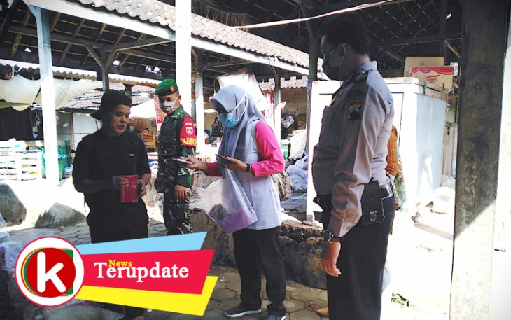 Babinsa dan Dinas Perdagangan Operasi Sidak Masker di Pasar Legi Solo