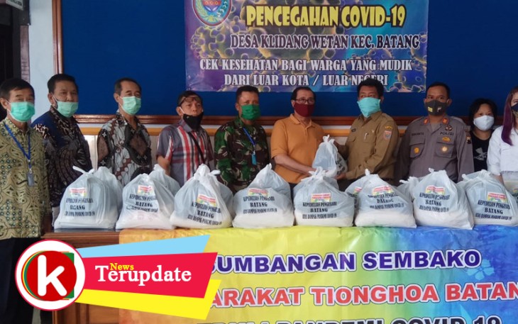 Pengusaha Tionghoa Batang Bersama TNI-Polri Bagikan Ratusan Paket Sembako Kepada Masyarakat Terdampak Covid-19