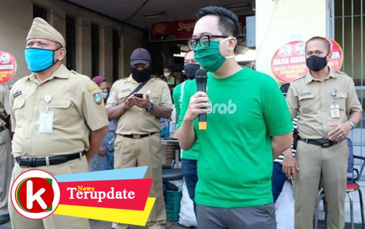 Sosialisasi peluncuran fitur aplikasi belanja online Grab Assistant di salah satu pasar tradisional di Kota Solo Jawa Tengah.