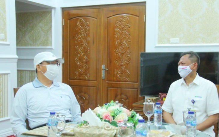  Gubernur Bengkulu Rohidin Mersyah saat menerima audensi GM. MOR II PT. Pertamina (Persero) Sumbagsel Asep Wicaksono Hadi
