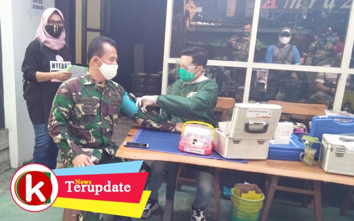 Danramil 02/Banjarsari Apresiasi Kegiatan Donor Darah Alumni 87 SMK 7 Surakarta