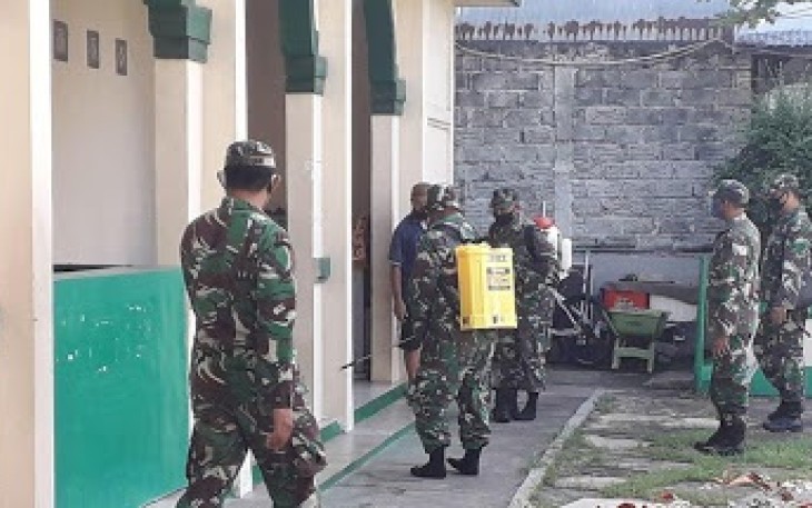 Koramil 1310-01/Bitung Gelar Aksi Penyemprotan Disinfektan