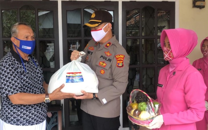 Kapolres Pesawaran Anjang Sana ke Rumah Anggota yang Sakit