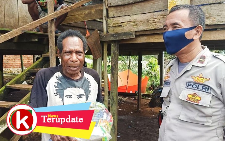 Polsek Ayamaru Bagikan Bantuan ke Warga Terdampak Covid-19