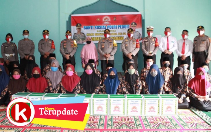 Kegiatan Bakti Sosial Polres Batanghari kepada Panti Asuhan Dharma Ibu Kecamatan Muara Bulian
