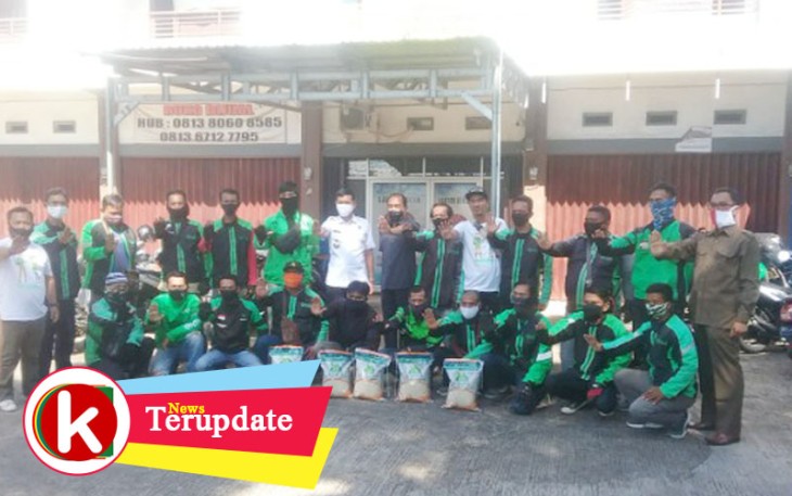Alumni Akabri 89 Berbagi Beras Kepada Komunitas Grab Bengkulu