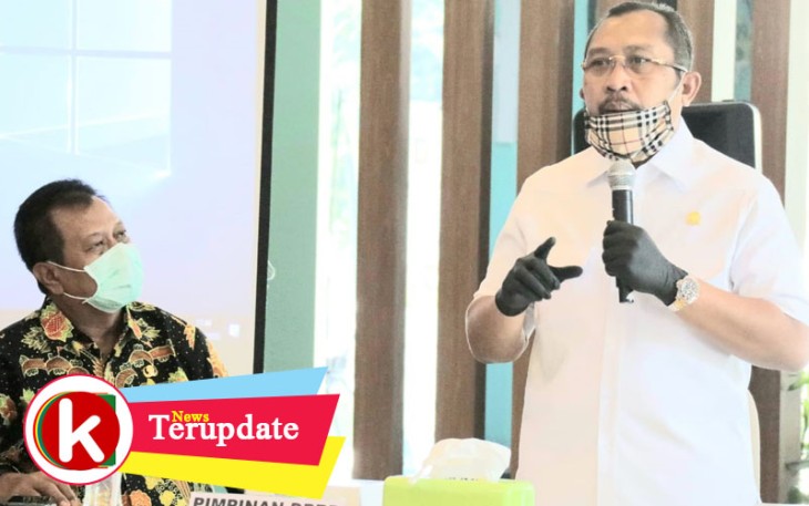 Wakil Ketua DPRD Jatim Sahat Tua Simanjuntak 