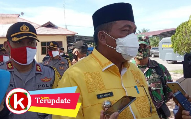 Bupati Aceh Singkil Dulmusrid usai memimpin apel gabungan New Normal di halaman Mapolres setempat.