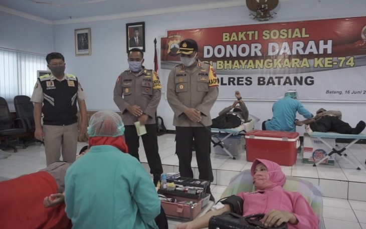 Polres Batang Sumbangkan Seratus Kantong Darah ke PMI