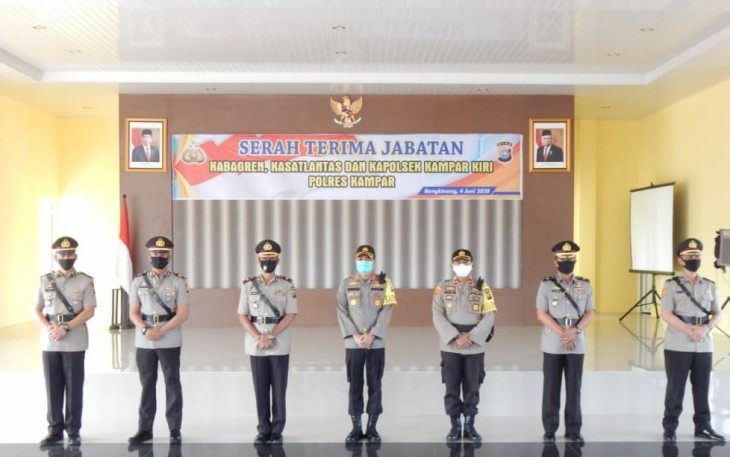 Foto bersama usai sertijab