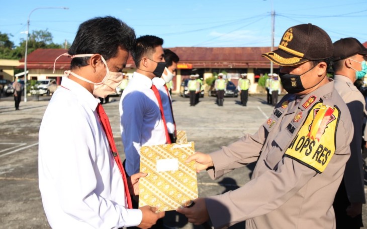 Anggota Polsek Muara Lakitan Dapat Penghargaan
