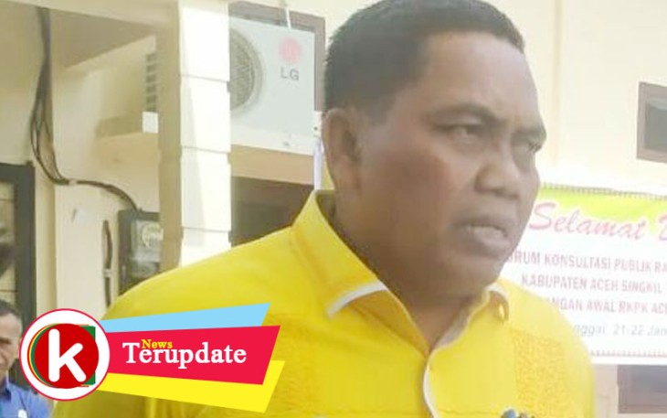 Bupati Aceh Singkil Dulmusrid saat ditemui wartawan.