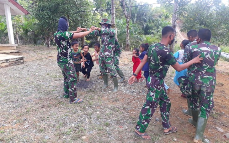 Lelah Letih Hilang Dengan Canda Tawa Bersama Anak-Anak