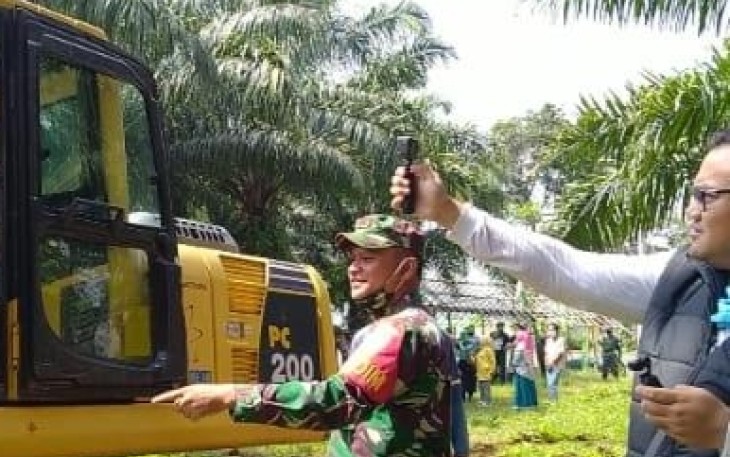 Dandim 0605 Subang Tersenyum Dan Bahagia Melihat TNI Dan Rakyat Bersama