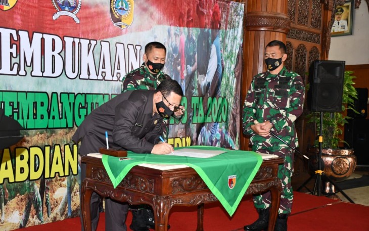 Bupati Tulungagung Tandatangani Kerja Sama Pelaksanaan TMMD 108 