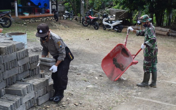 Pembangunan Mushola Capai 30 Persen, Aiptu Muhaimin Masih Membantu