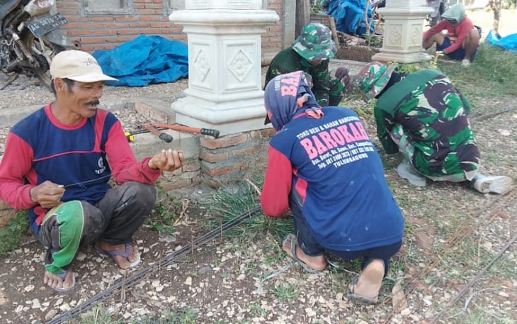Keroyok Kerjaan Agar Cepat Selesai