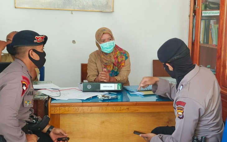Personil KBR Gegana Satbrimobda Polda Bengkulu Lakukan Pendataan dan Zonasi Covid-19 di Lingkar Barat