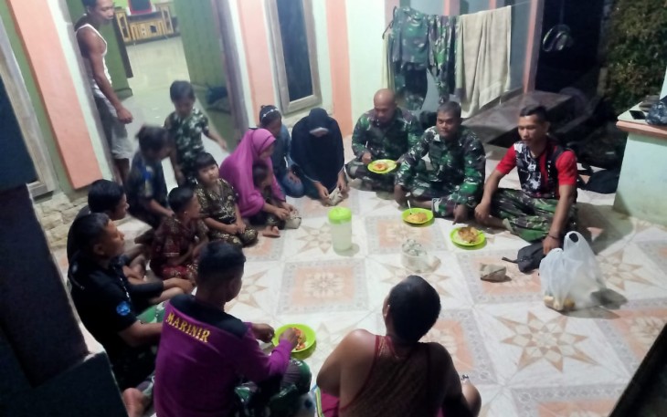 TNI Datang di Kampung Terisolir Perbatasan Langkat-Aceh,Anak-anak Batu Jongjong Langsung Pakaian Loreng