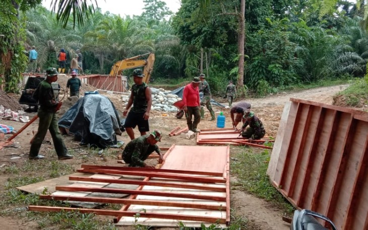 Hari Pertama TMMD 108 Kodim 0203/Lkt, Pembuatan Jembatan Capai 30 Persen