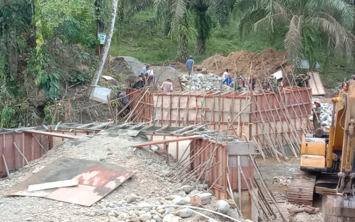Pembuatan Jembatan di Desa Batu Jongjong Hasilnya Sudah Kelihatan